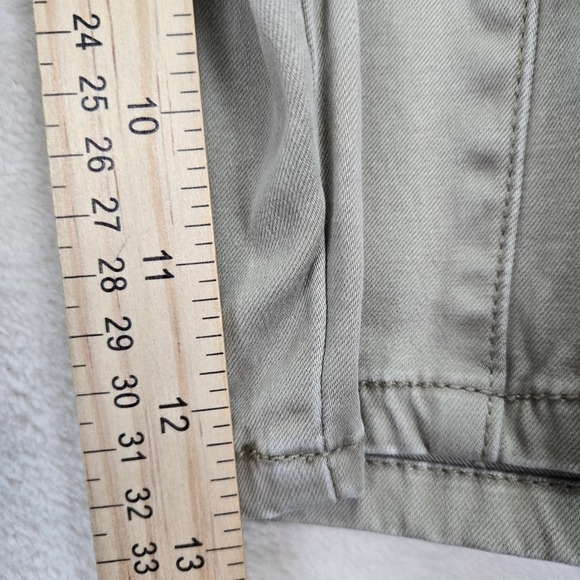 Eddie Bauer Womens Cargo Shorts Classic Fit Size 18 Beige Casual Outdoor Bermuda - Picture 4 of 7